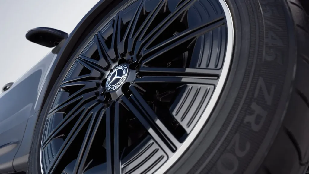 Close-up of Mercedes-Benz wheel highlighting 4MATIC traction control for Illinois weather