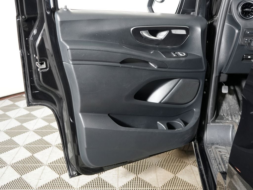 2023 Mercedes-Benz Metris Passenger