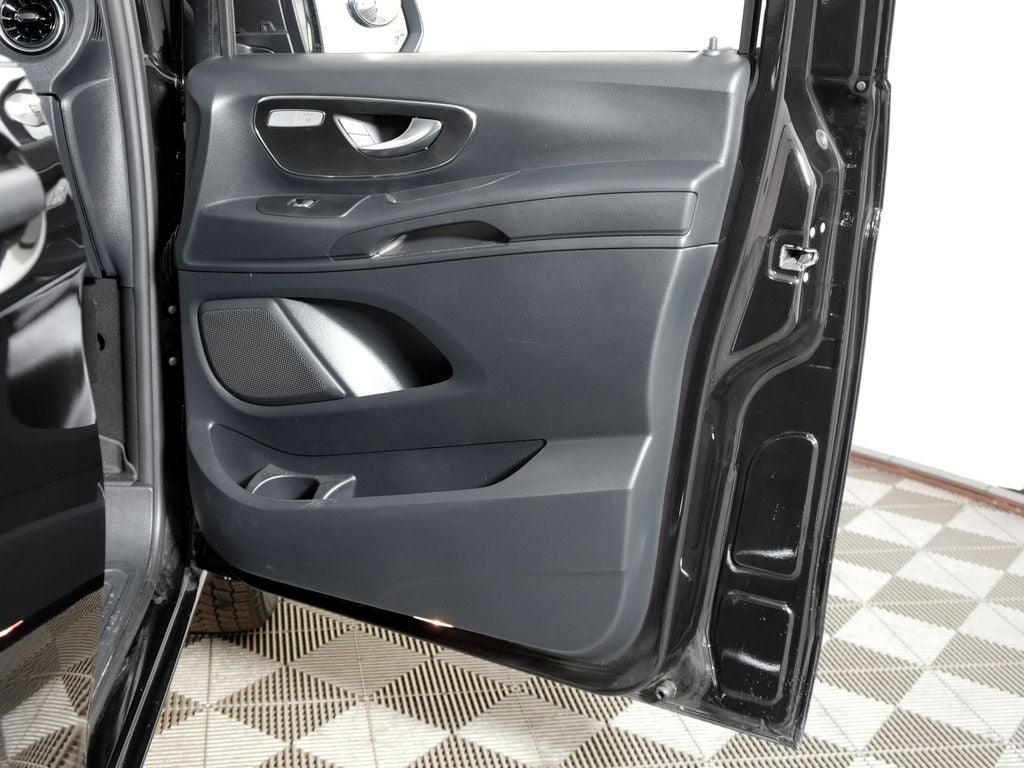 2023 Mercedes-Benz Metris Passenger