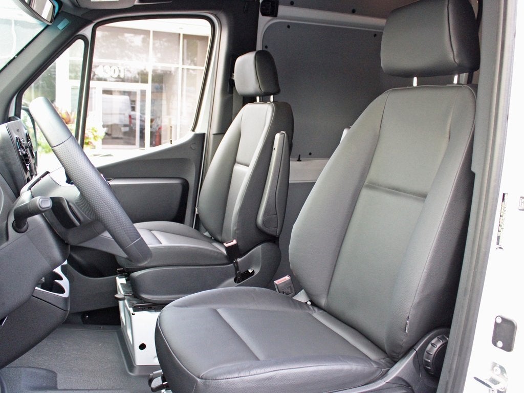 2025 Mercedes-Benz Sprinter 2500 Cargo 144 WB