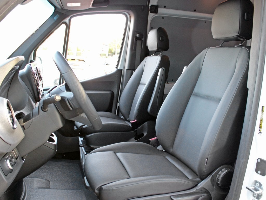 2025 Mercedes-Benz Sprinter 2500 Cargo 144 WB