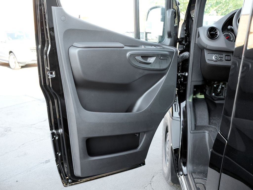 2026 Mercedes-Benz Sprinter 2500 Passenger 170 WB High Roof