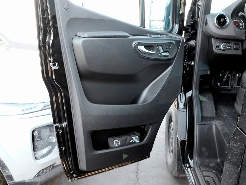 2026 Mercedes-Benz Sprinter 2500 Passenger 170 WB High Roof