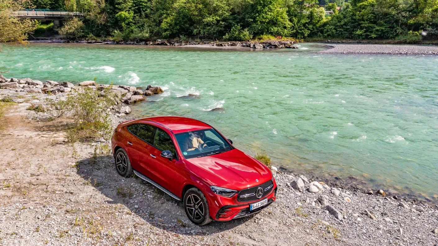 2026 Mercedes-Benz GLC front view