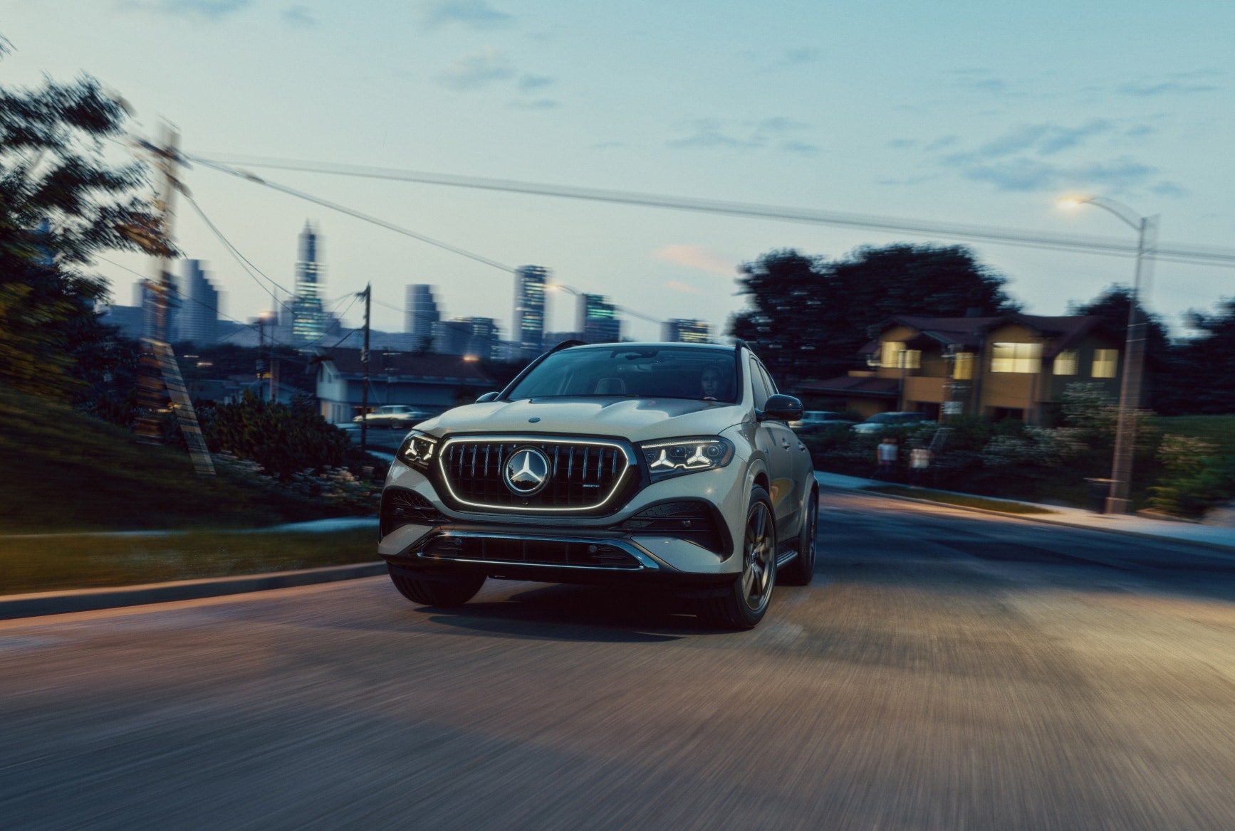 Mercedes-Benz SUV with 4MATIC® all-wheel drive preparing for Chicagoland winter driving