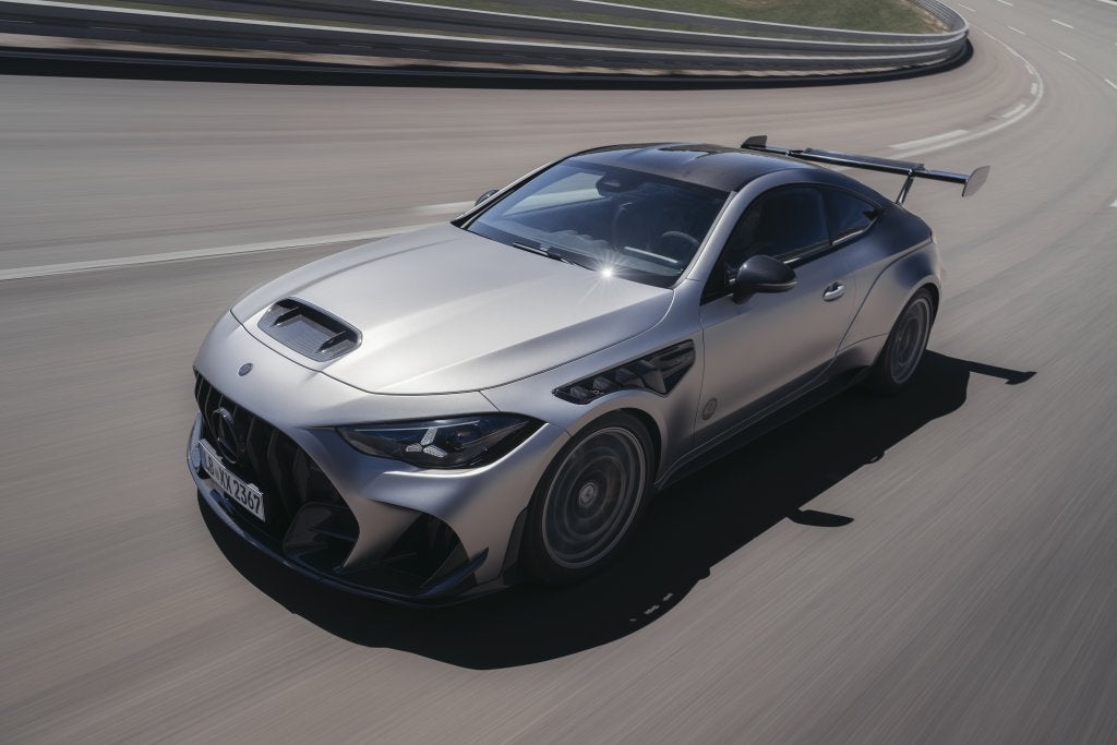 Mercedes-AMG CLE 646 Spezialanfertigung driving on a track with a hood vent and fixed rear wing.